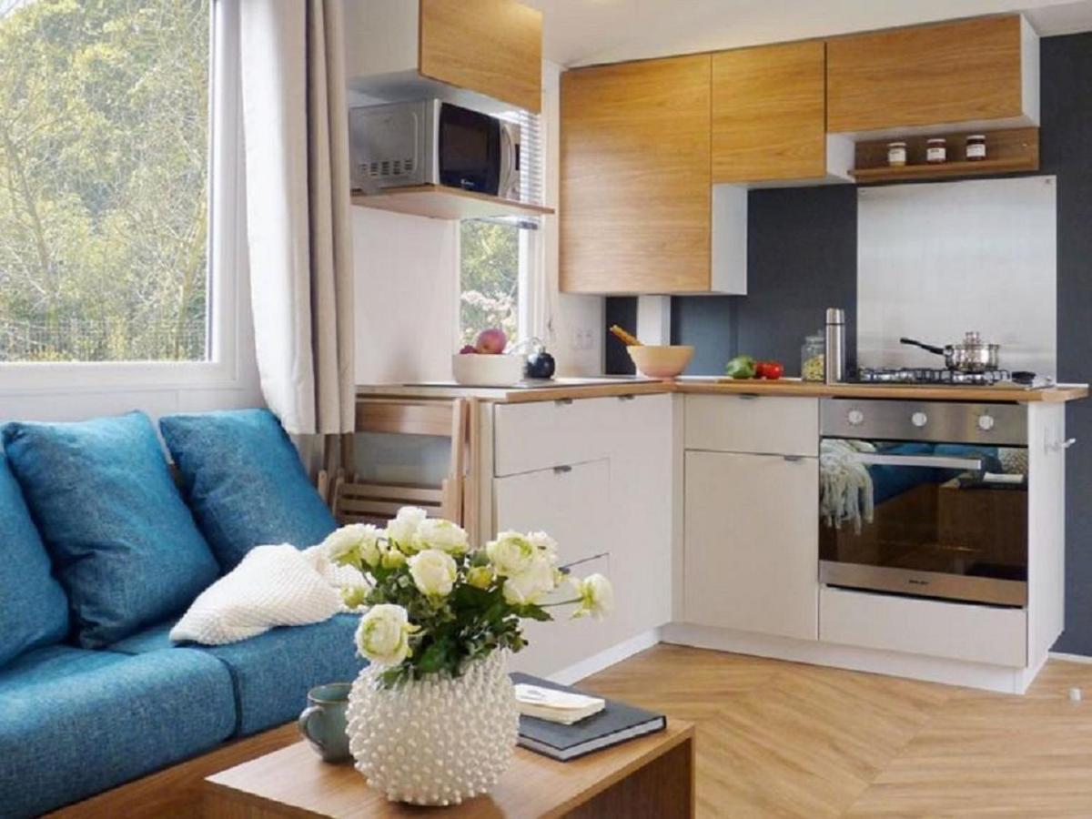 Chalet Op Camping Lauwersoog Met 3 Slaapkamers En Vaatwasser - Joycasa エクステリア 写真
