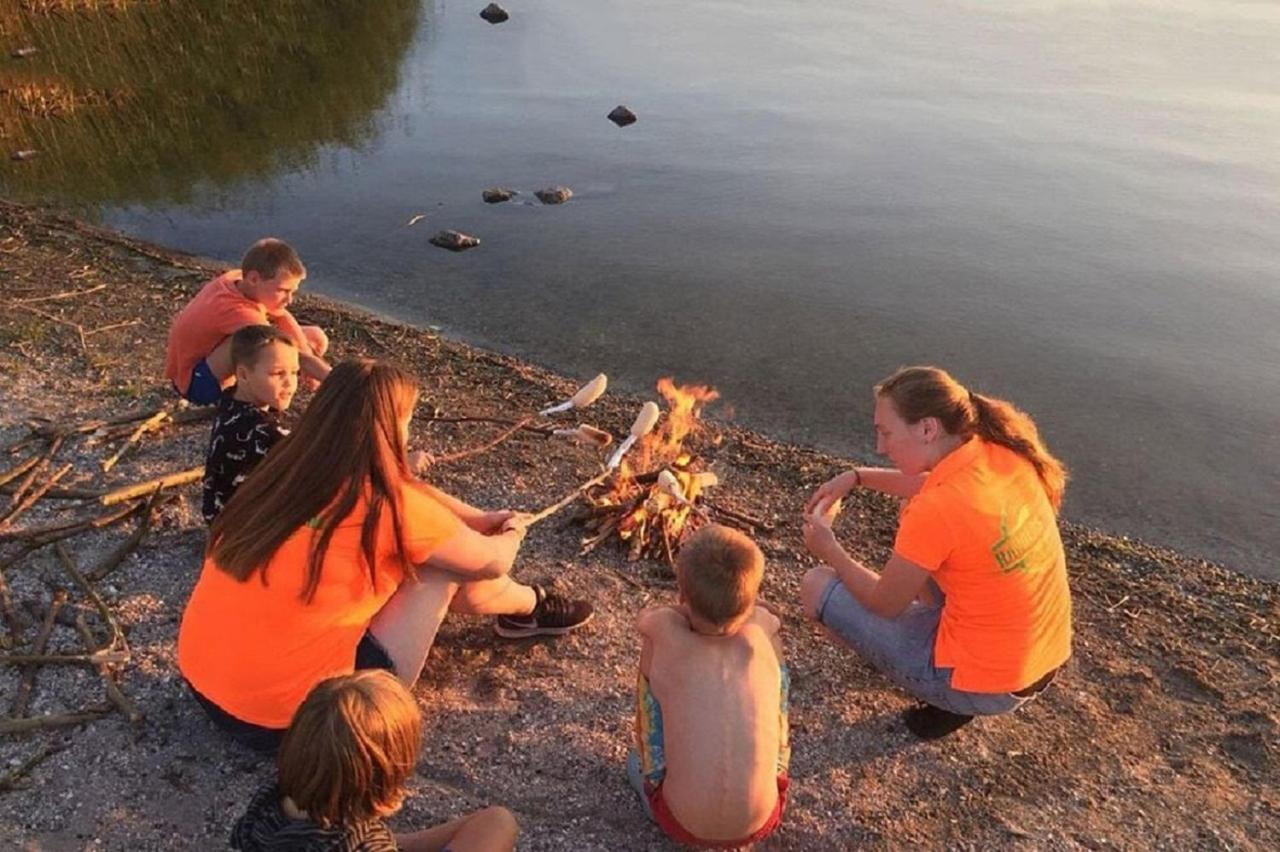 Chalet Op Camping Lauwersoog Met 3 Slaapkamers En Vaatwasser - Joycasa エクステリア 写真