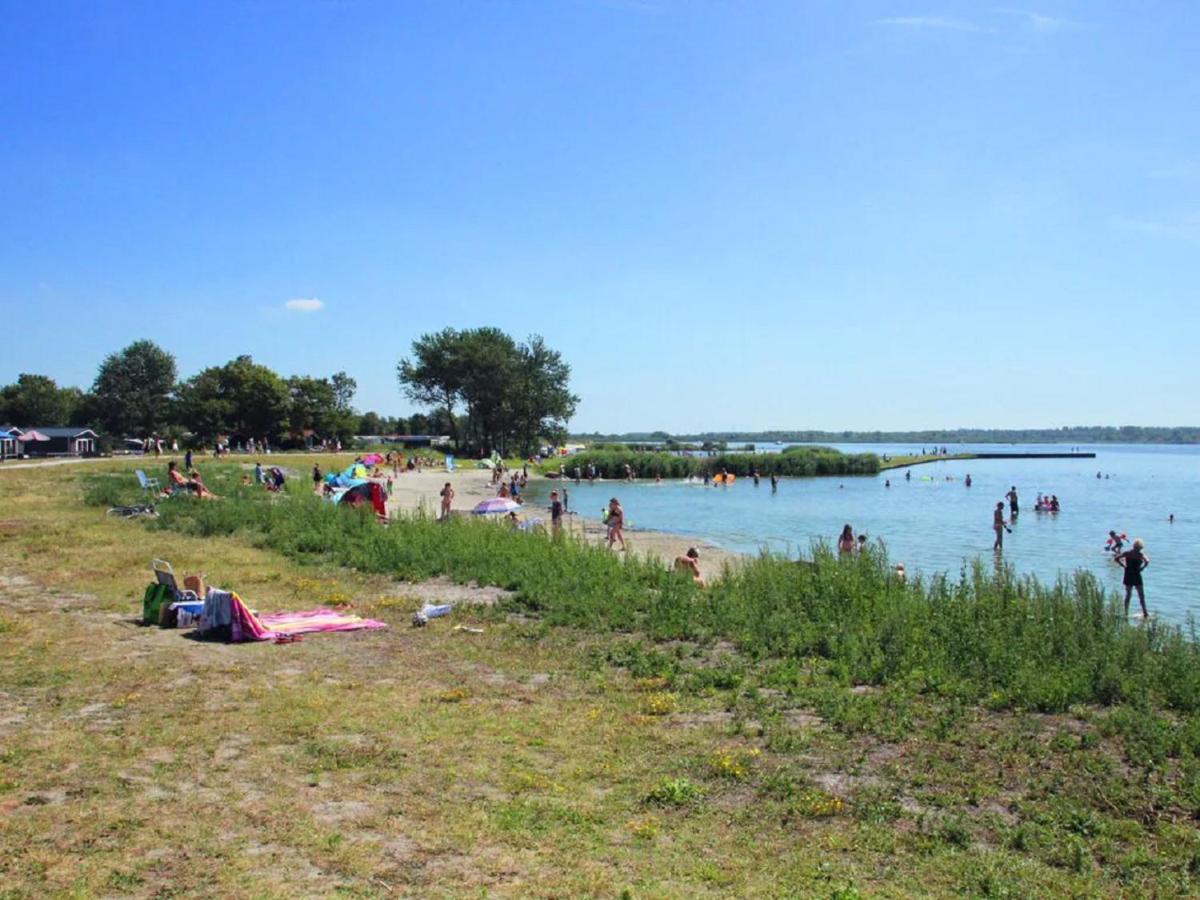 Chalet Op Camping Lauwersoog Met 3 Slaapkamers En Vaatwasser - Joycasa エクステリア 写真